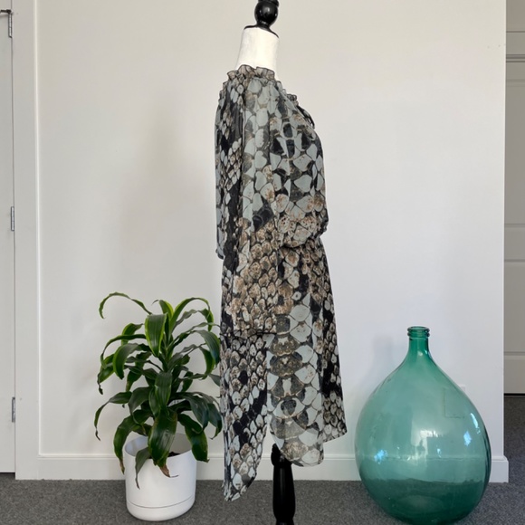 ** SOLD ** Jessica Simpson Snake Print Hi/Lo Dress. Size 12 - Picture 4 of 16